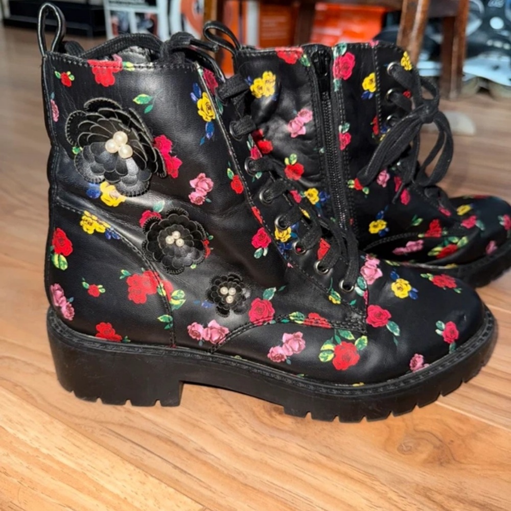 Betsey Johnson Black Embroidered Floral Lace-Up Combat Boots - Picture 4 of 5